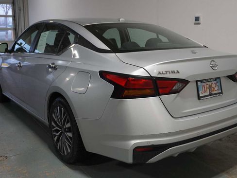 Used 2023 Nissan Altima 2.5 SV image 3