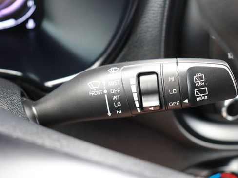Used 2025 Kia Soul LX w/ LX Technology Package FWD image 22