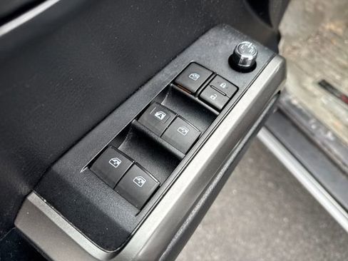 Used 2017 Toyota Tacoma SR5 w/ Tow Package image 23