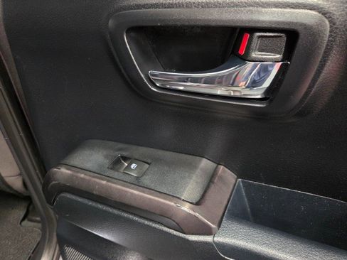 Used 2016 Toyota Tacoma TRD Sport image 40