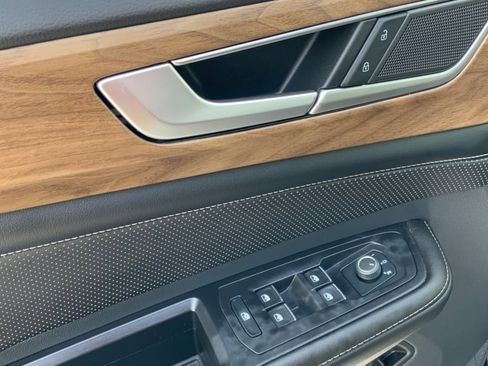 Used 2024 Volkswagen Atlas SE image 21