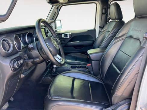 Used 2018 Jeep Wrangler Unlimited Sahara w/ Uconnect 4C Nav & Sound Group AWD/4WD image 9