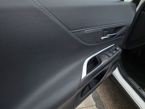 Used 2023 Toyota Venza Nightshade image 13