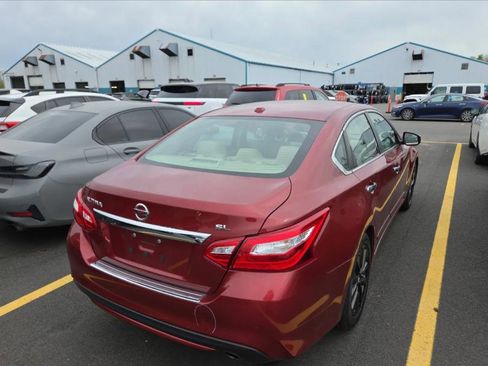 Used 2017 Nissan Altima 2.5 SL w/ 2.5 Technology Package FWD image 4