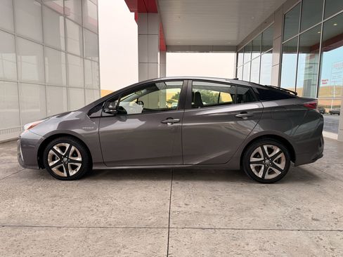 Used 2017 Toyota Prius Three Touring FWD image 5