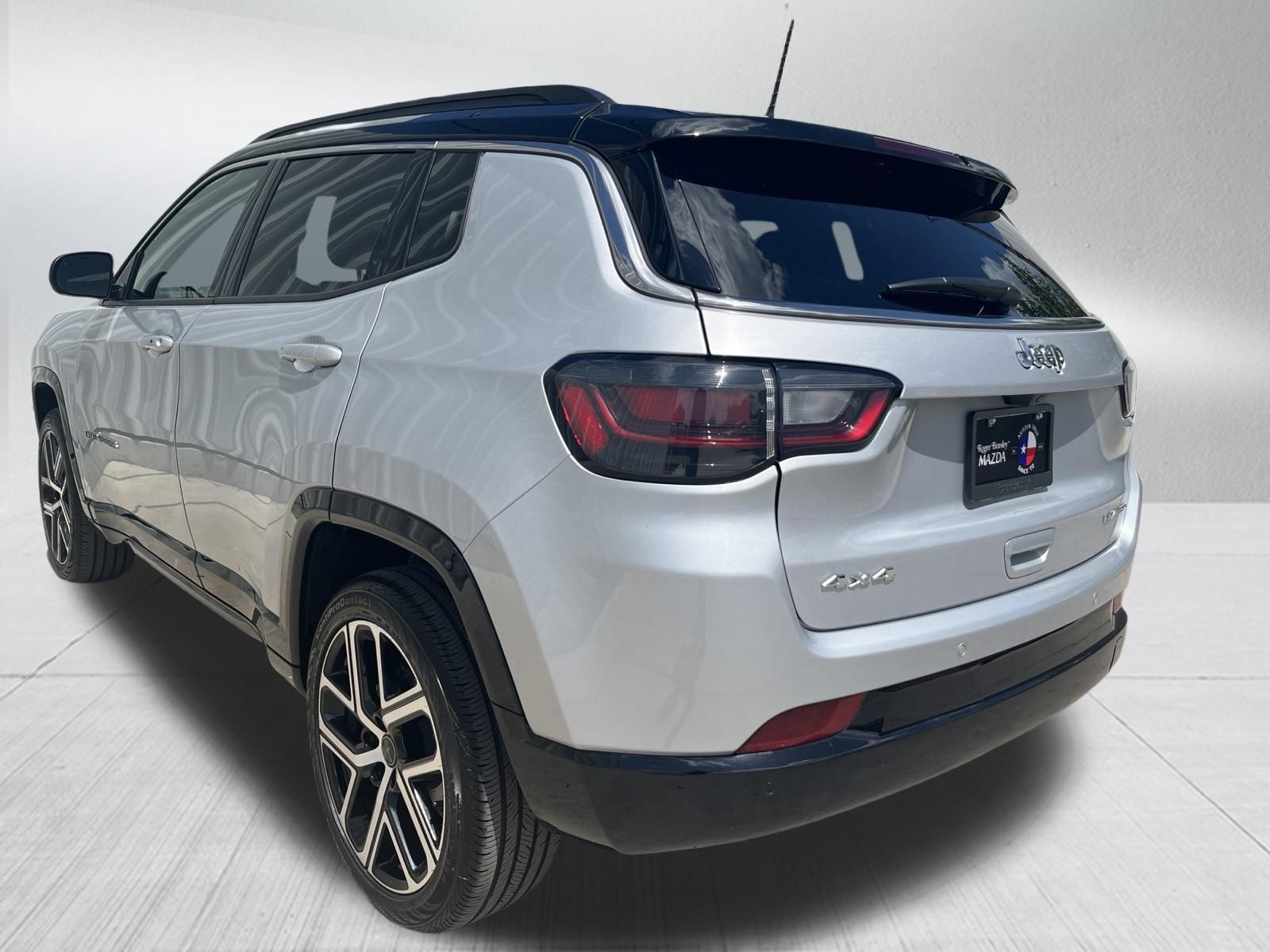 Used 2025 Jeep Compass Limited w/ Elite Group AWD/4WD image 6