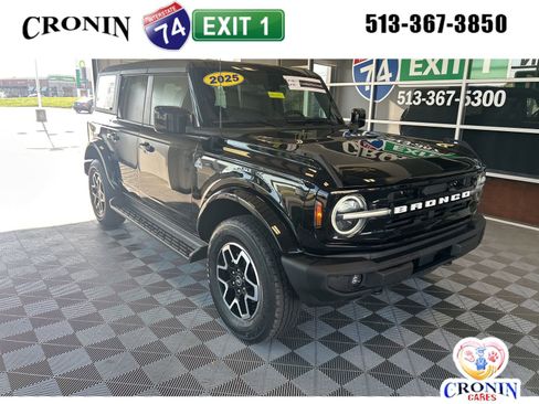 Used 2025 Ford Bronco Outer Banks AWD/4WD image 1