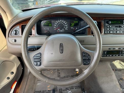 Used 1999 Lincoln Town Car Signature image 21