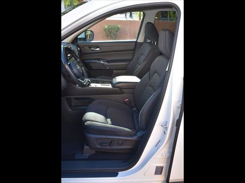 Used 2022 Nissan Pathfinder SV w/ SV Premium Package FWD image 16