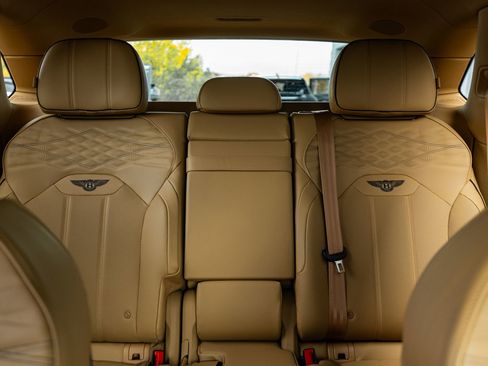 New 2025 Bentley Bentayga V8 image 44