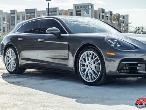 Used 2018 Porsche Panamera 4S image 44