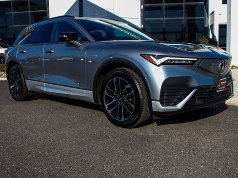 Used 2024 Acura ZDX A-Spec image 3