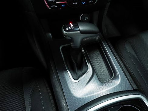 Used 2017 Dodge Charger SXT w/ Rallye Group image 18