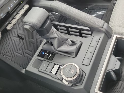 New 2026 Toyota 4Runner SR5 AWD/4WD image 32