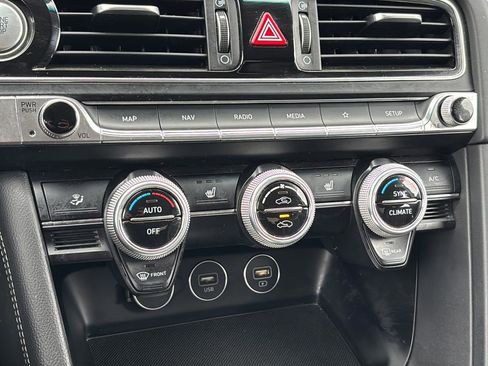 Used 2022 Genesis G70 3.3T image 32