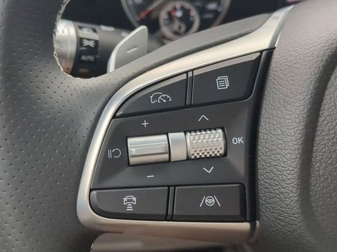 Certified 2025 Genesis G70 2.5T RWD image 16