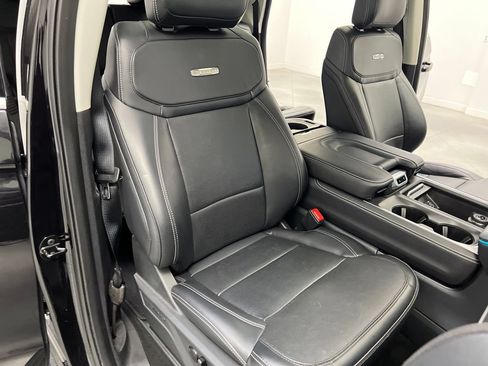 Used 2025 Ford Expedition Max Platinum AWD/4WD image 29
