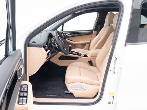 Certified 2026 Porsche Macan AWD/4WD image 26