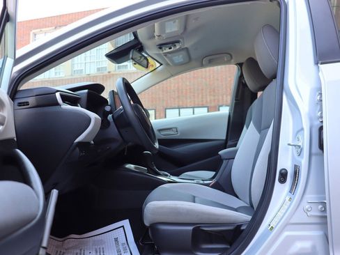 Used 2023 Toyota Corolla LE image 11