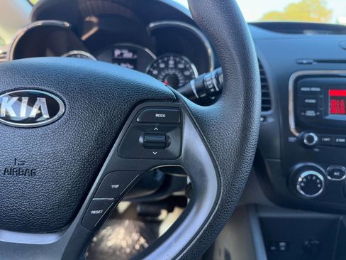 Used 2017 Kia Forte LX image 17