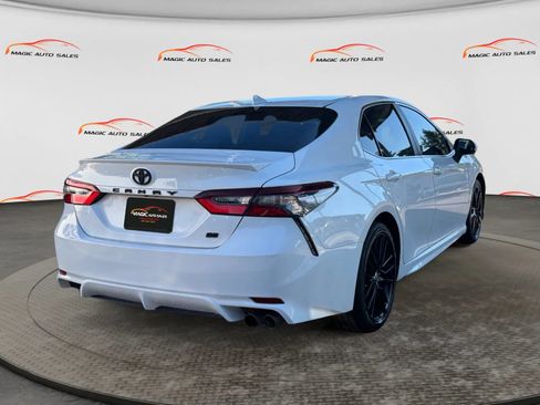 Used 2022 Toyota Camry SE w/ Convenience Package FWD image 10