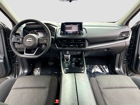 Used 2024 Nissan Rogue SV FWD image 3