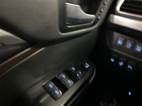 Used 2018 Toyota Highlander Limited Platinum image 30