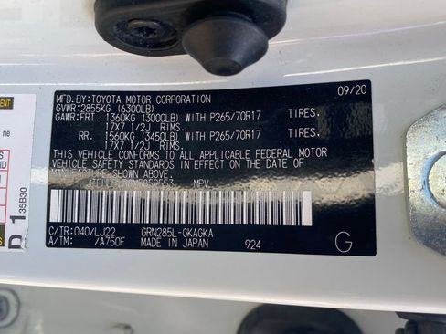 Used 2021 Toyota 4Runner Venture w/ Moonroof Package AWD/4WD image 18