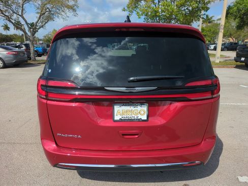 New 2026 Chrysler Pacifica Select image 6