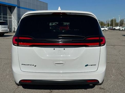 Used 2022 Chrysler Pacifica Touring-L w/ S Appearance Package FWD image 4