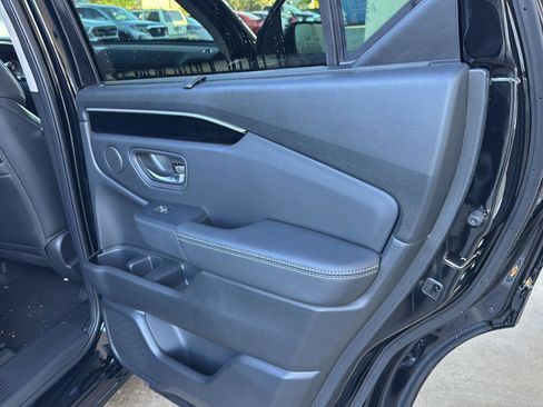 New 2025 Honda Pilot EX-L image 13