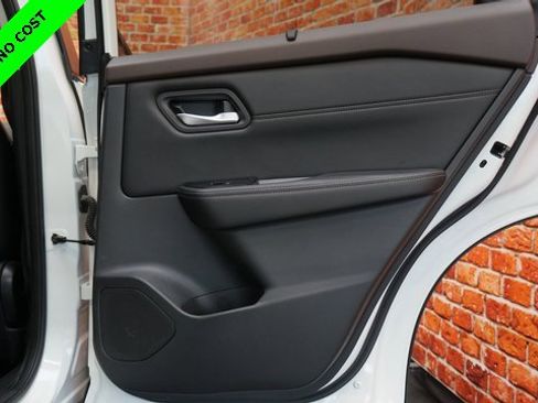 Used 2022 Nissan Rogue SV w/ SV Premium Package image 50