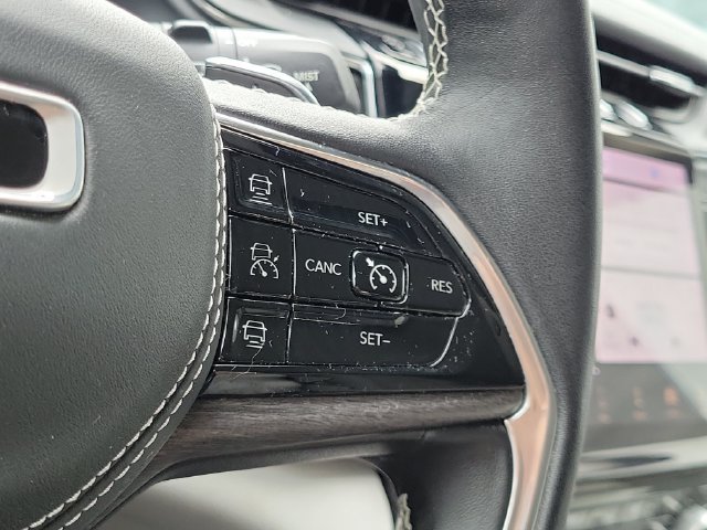 Used 2022 Jeep Grand Cherokee Overland AWD/4WD image 15