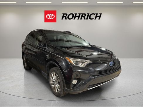 Used 2018 Toyota RAV4 Limited AWD/4WD image 4