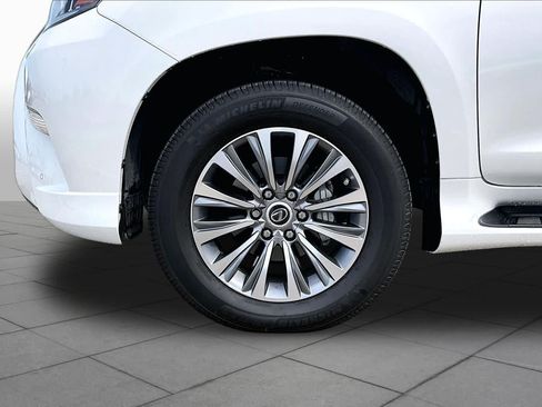 Used 2020 Lexus GX 460 Luxury w/ Accessory Package AWD/4WD image 11