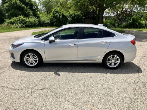 Used 2019 Chevrolet Cruze LT w/ LT Fleet Convenience Package FWD image 2