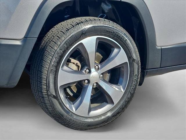 Used 2019 Jeep Cherokee Limited w/ Technology Group FWD image 29