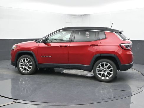 Used 2025 Jeep Compass Limited AWD/4WD image 9