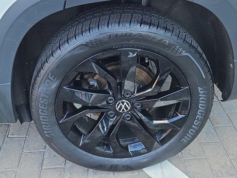 Certified 2022 Volkswagen Taos SE w/ Panoramic Sunroof Package image 28