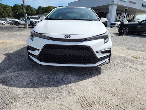 Used 2024 Toyota Corolla SE image 3