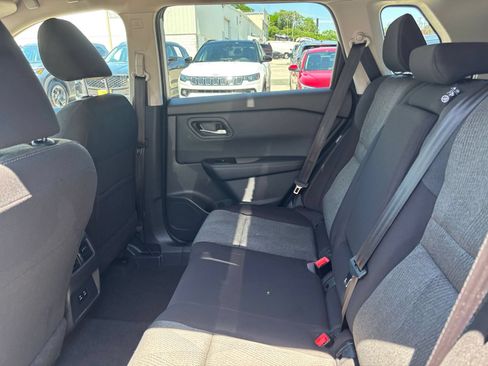 Used 2025 Nissan Rogue SV FWD image 21