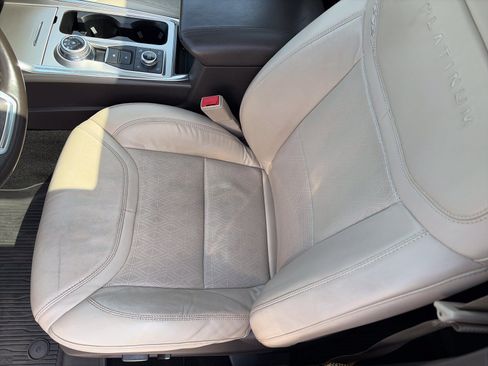 Used 2020 Ford Explorer Platinum w/ Premium Technology Package AWD/4WD image 30