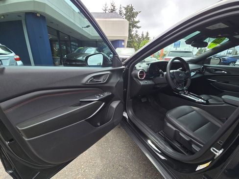Used 2024 Chevrolet Trax RS w/ Sunroof Package FWD image 20