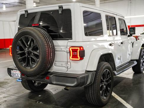 Used 2022 Jeep Wrangler Unlimited Sahara image 10