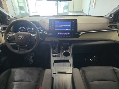 Certified 2021 Toyota Sienna Platinum AWD/4WD image 10
