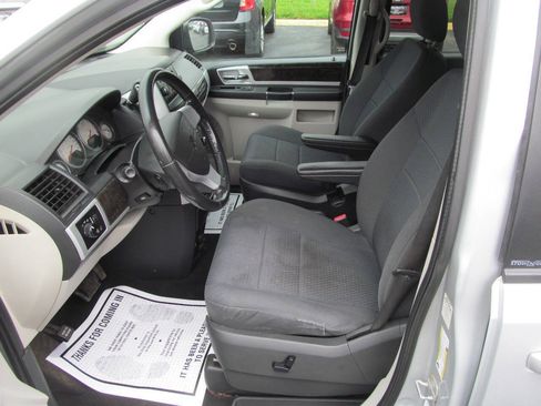 Used 2010 Dodge Grand Caravan SXT FWD image 8
