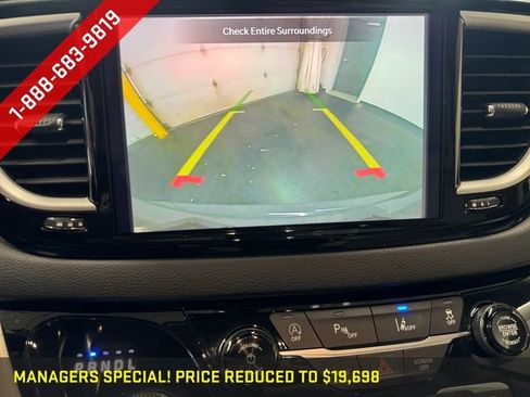 Used 2021 Chrysler Pacifica Touring-L FWD image 16