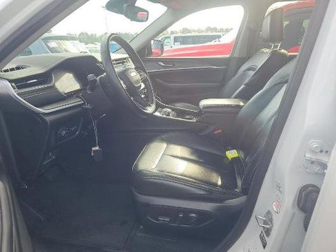 Used 2022 Jeep Grand Cherokee Limited image 2