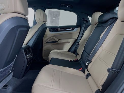 Certified 2026 Porsche Cayenne Coupe image 21