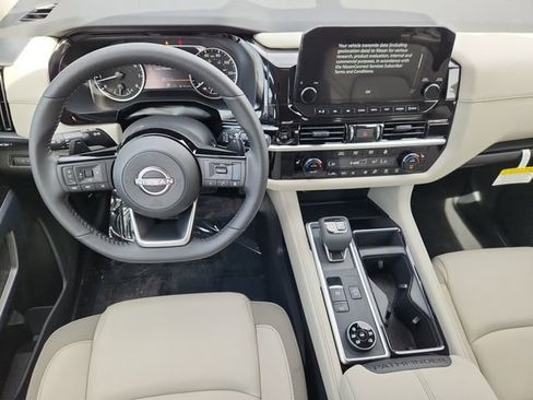 New 2025 Nissan Pathfinder SL w/ Black Appearance Package AWD/4WD image 9